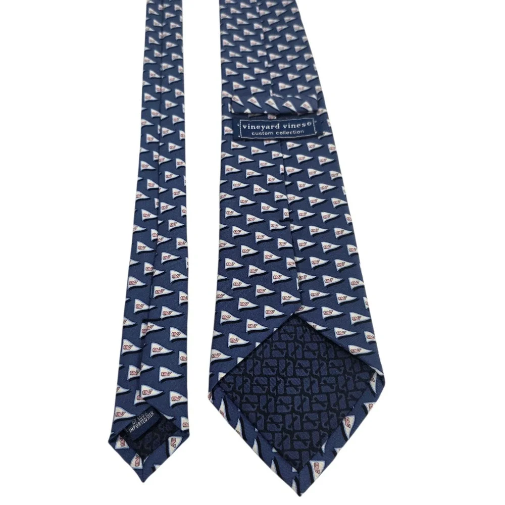 Vineyard Vines Mens Necktie Blue Sea‎ Whale Pattern Flag Silk Handmade USA